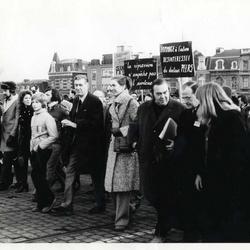[Manifestation à Liège après la libération de Willy Peers, en présence notamment de Christine Peers et Jean-Christophe Peers]