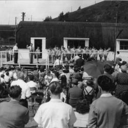 Chants d'enfants à un gala du folklore italien près d'un charbonnage en Belgique : Les petits chanteurs d'Asti au "Gala du folklore italien" -1956